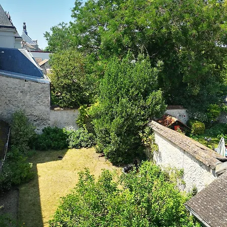 Holiday home Maison Familiale-jardin-50m Du Loing-tout A Pieds