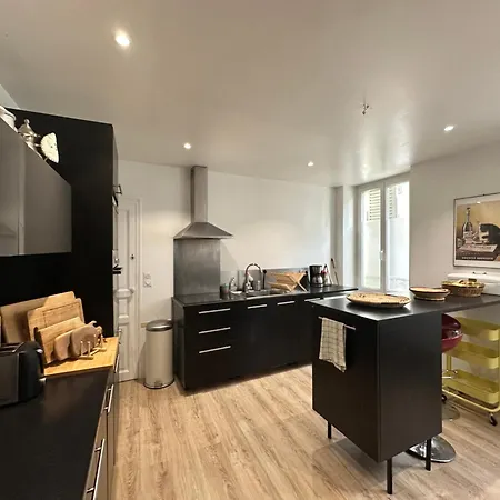 Holiday home Maison Familiale-jardin-50m Du Loing-tout A Pieds Moret-sur-Loing